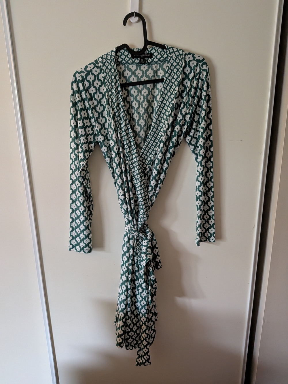 Banana Republic Green and White Patterned Wrap Robe